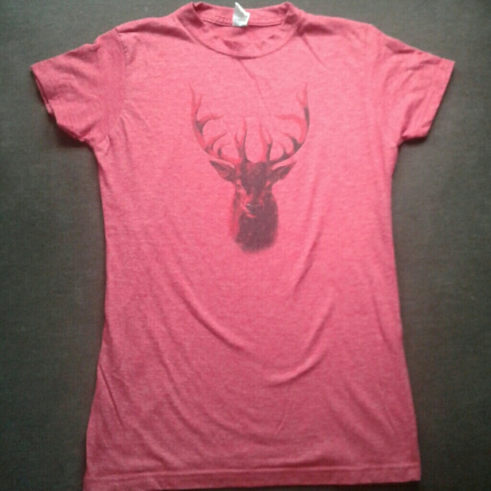 Fitted red stag tee